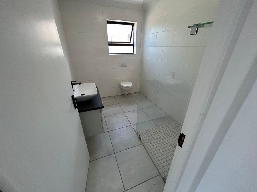 5 Bedroom Property for Sale in Wavecrest Eastern Cape